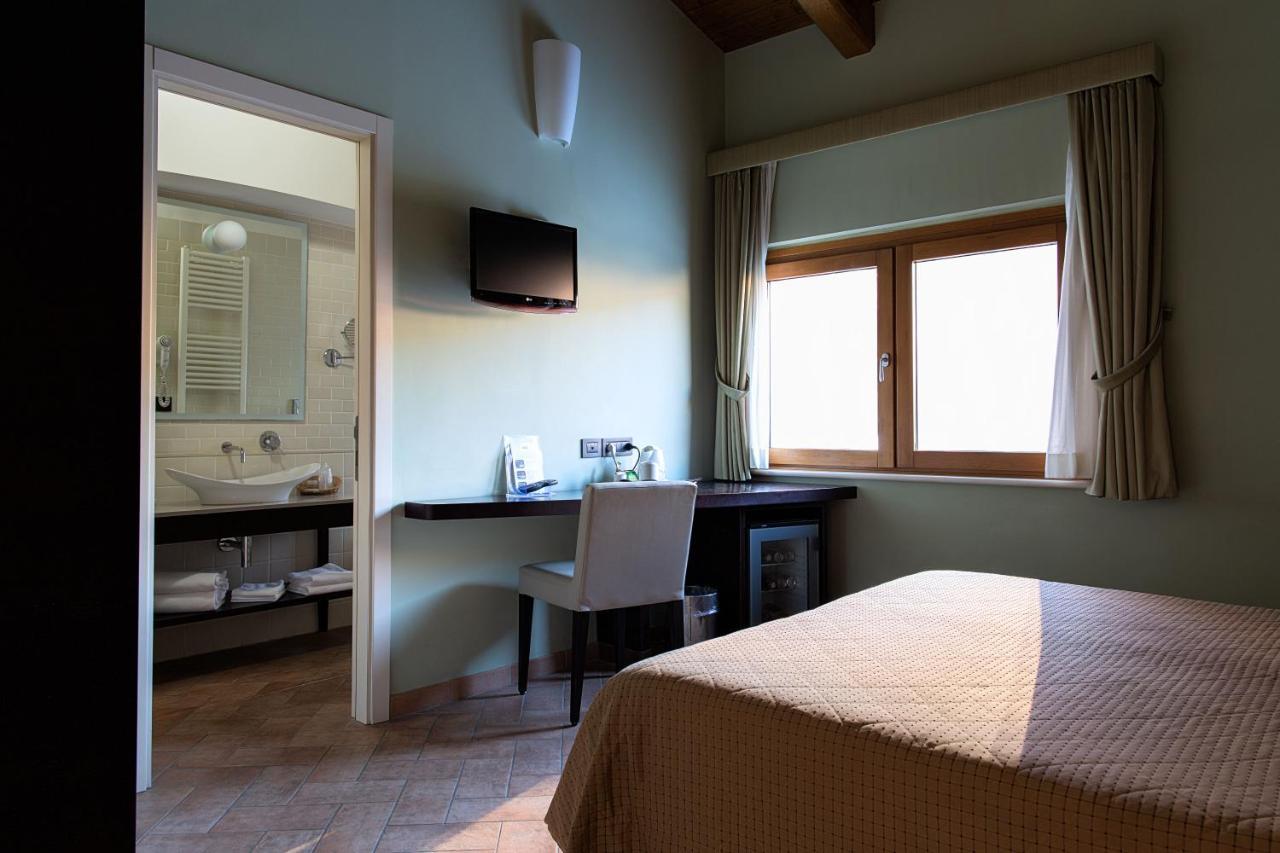 Magione Papale Relais Hotel LʼAquila Kültér fotó