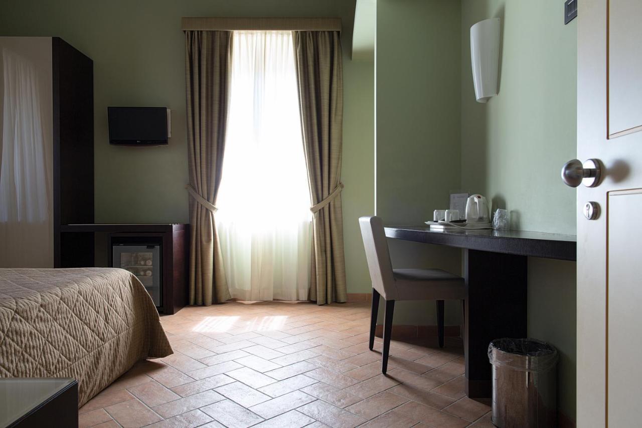Magione Papale Relais Hotel LʼAquila Kültér fotó