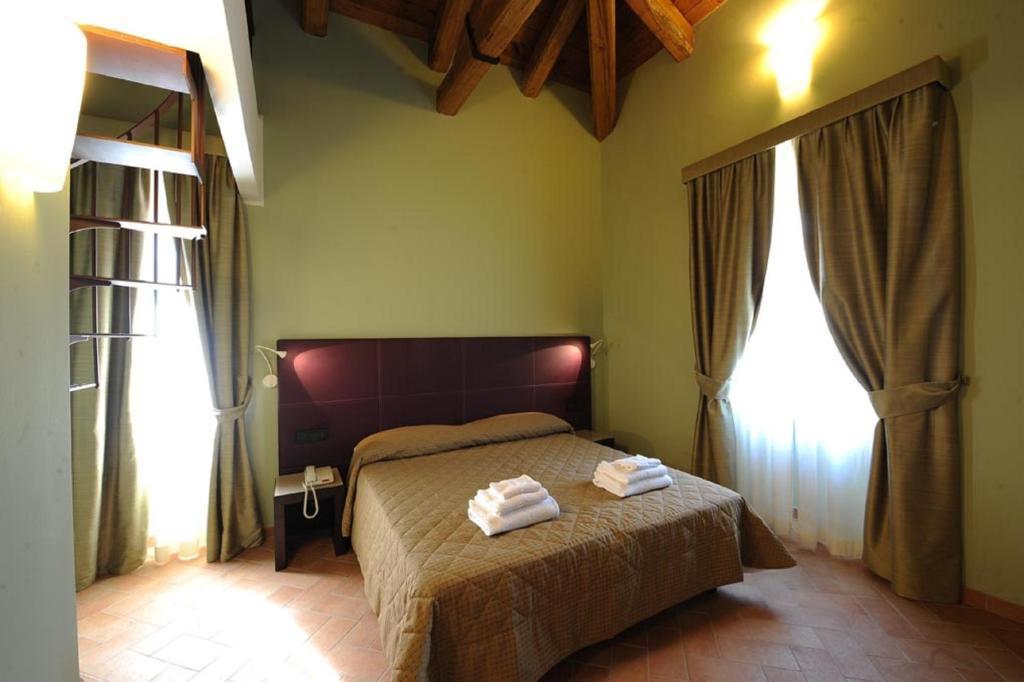 Magione Papale Relais Hotel LʼAquila Szoba fotó