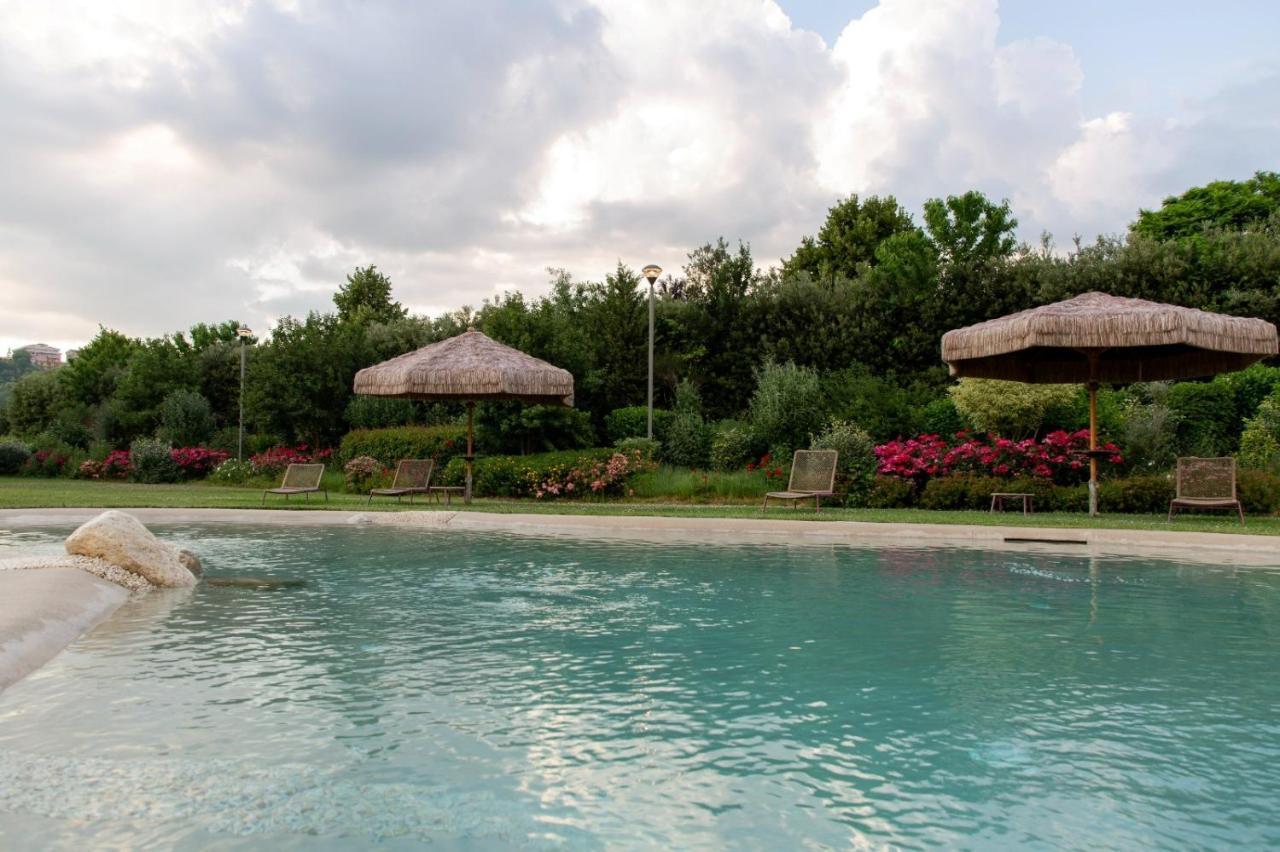 Magione Papale Relais Hotel LʼAquila Kültér fotó