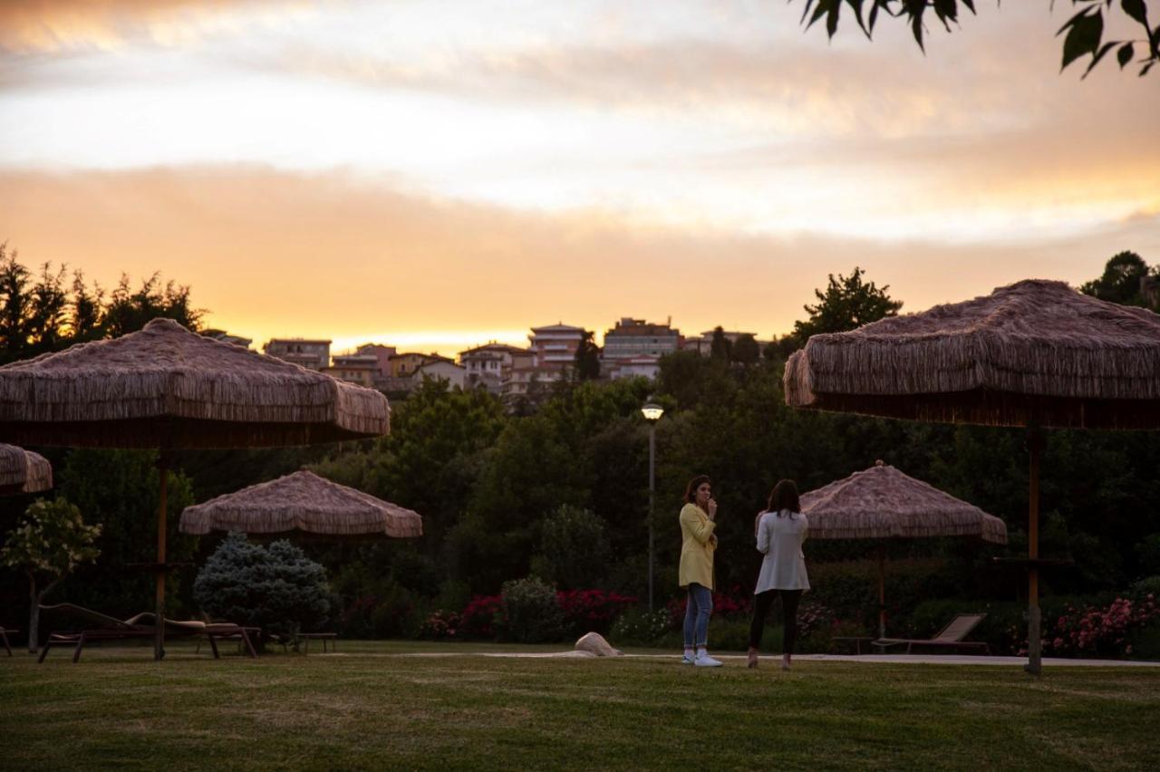 Magione Papale Relais Hotel LʼAquila Kültér fotó
